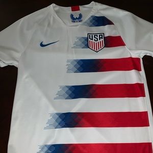 NIKE. Men’s USA Soccer Jersey. Worn once.